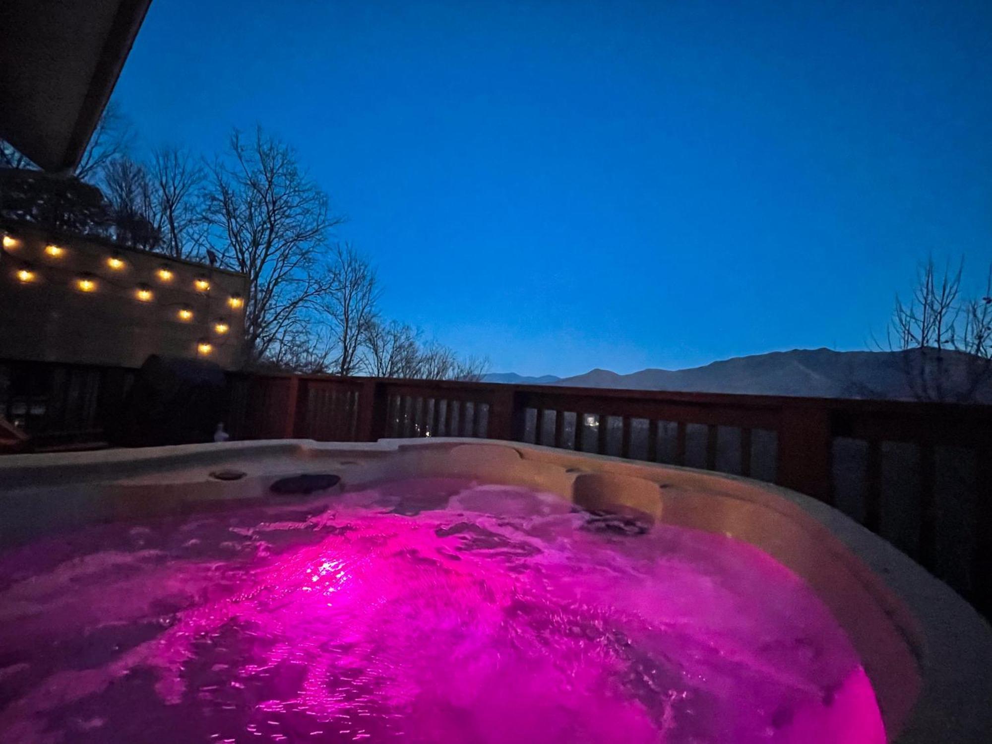 Heavenly View - Bear Themed Cabin, Hottub, Dog-Friendly, Near Гатлинбург Экстерьер фото