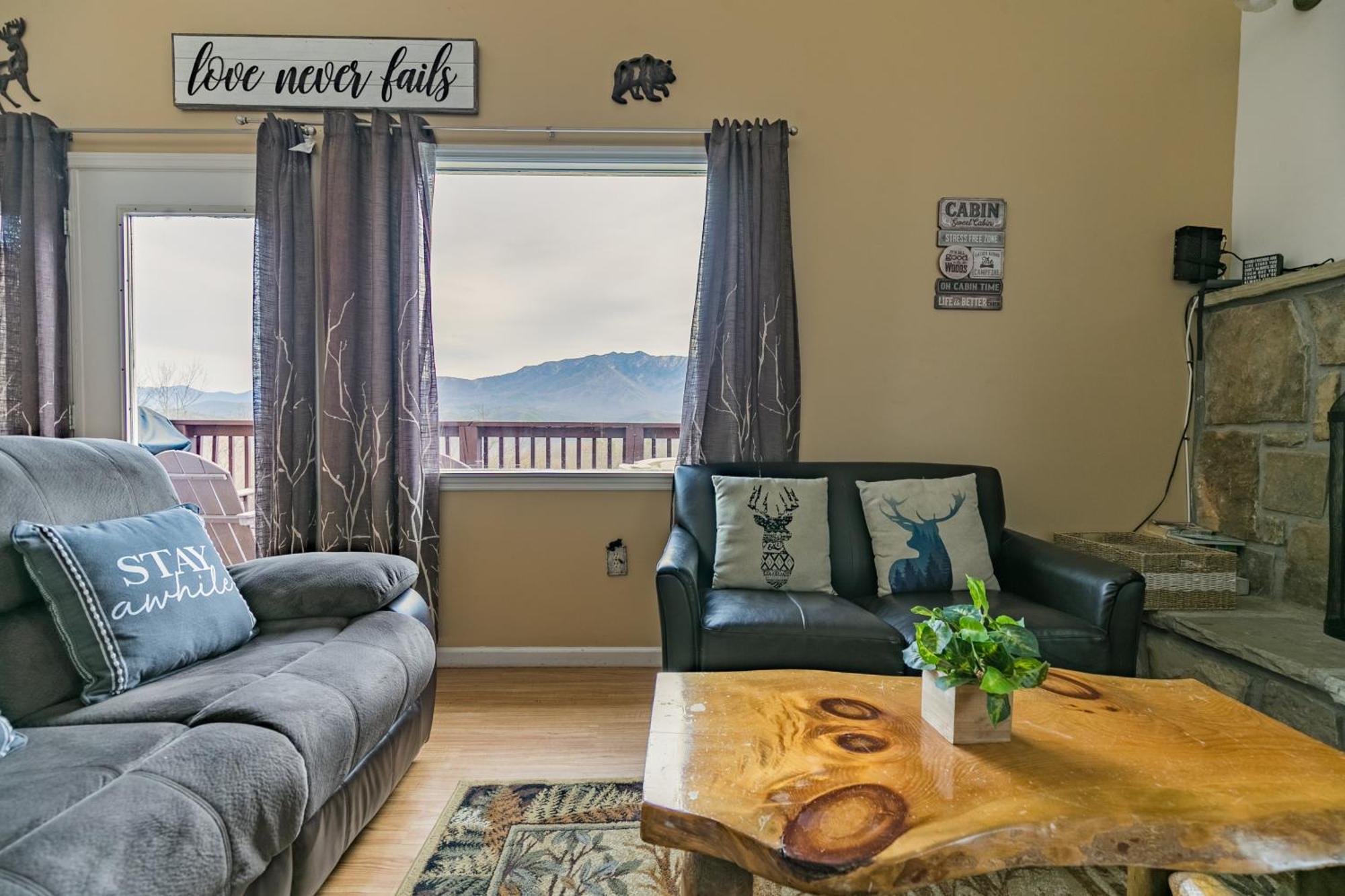 Heavenly View - Bear Themed Cabin, Hottub, Dog-Friendly, Near Гатлинбург Экстерьер фото